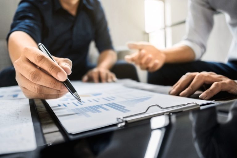 Read more about the article Is It Better to Hire a Local Springfield Wealth Advisor or a National Firm?